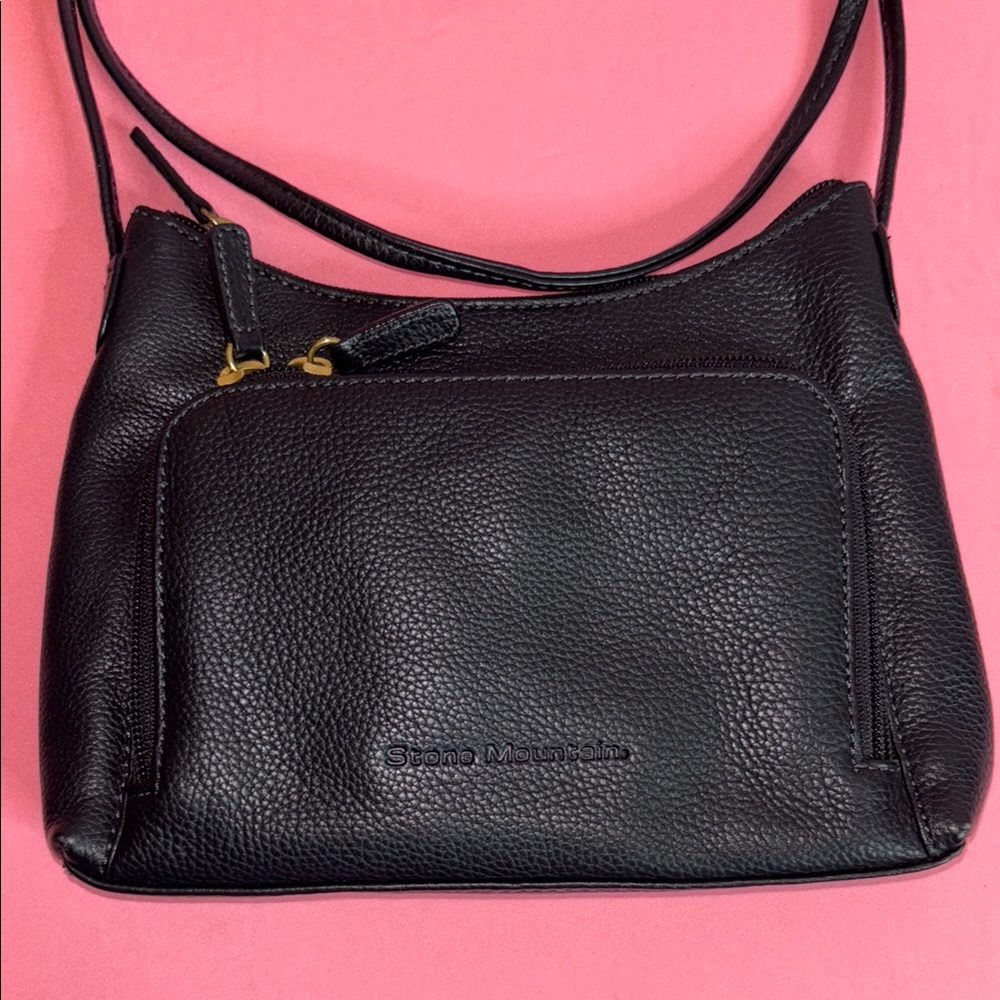 Sleek Black Crossbody Bag with Modern Appeal